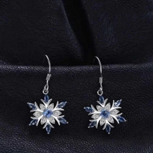🎁Blue Crystal Snowflake Drop Earrings🎁 - Picture 2 of 7